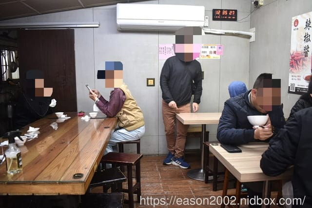 新北板橋巷弄美食 | 板凳麵 手工現擀的眷村美食 捲餅Q彈有勁 份量飽足 招牌炙燒牛五花湯 濃郁醇厚