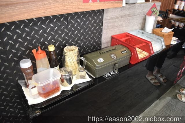 桃園人最不想公開的口袋名單早午餐 | Eat Here 吃這炭火土司 桃園丹丹！早午餐吃麵線加經典肉羹超澎湃  超狂 10 公分厚 無麵包重磅三層炸雞漢堡／三層酥脆卡拉雞加滿滿塔塔醬超罪惡！