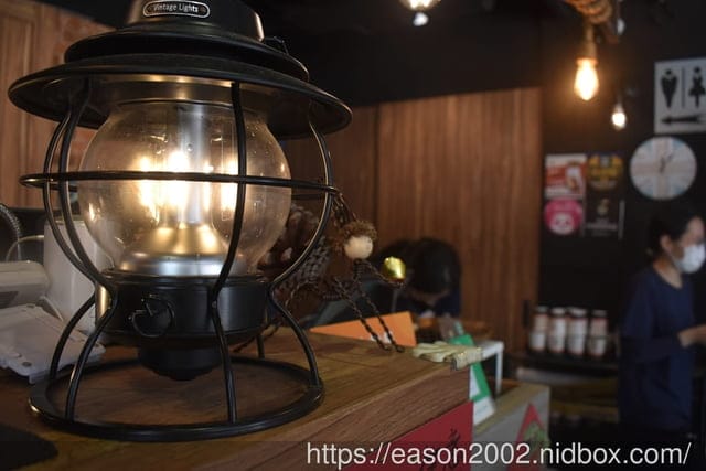桃園人最不想公開的口袋名單早午餐 | Eat Here 吃這炭火土司 桃園丹丹！早午餐吃麵線加經典肉羹超澎湃  超狂 10 公分厚 無麵包重磅三層炸雞漢堡／三層酥脆卡拉雞加滿滿塔塔醬超罪惡！
