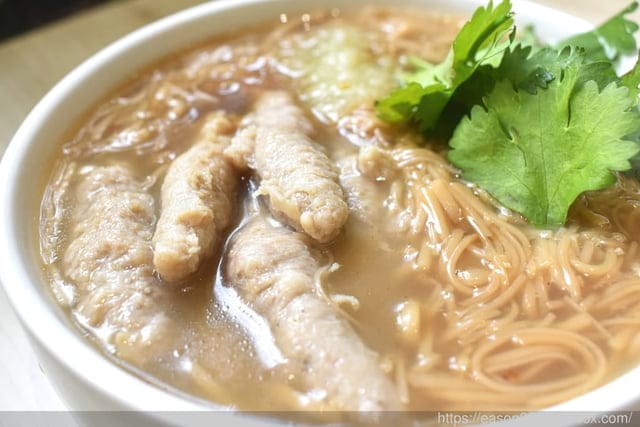 桃園人最不想公開的口袋名單早午餐 | Eat Here 吃這炭火土司 桃園丹丹！早午餐吃麵線加經典肉羹超澎湃  超狂 10 公分厚 無麵包重磅三層炸雞漢堡／三層酥脆卡拉雞加滿滿塔塔醬超罪惡！
