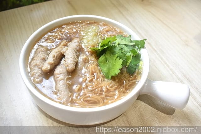 桃園人最不想公開的口袋名單早午餐 | Eat Here 吃這炭火土司 桃園丹丹！早午餐吃麵線加經典肉羹超澎湃  超狂 10 公分厚 無麵包重磅三層炸雞漢堡／三層酥脆卡拉雞加滿滿塔塔醬超罪惡！