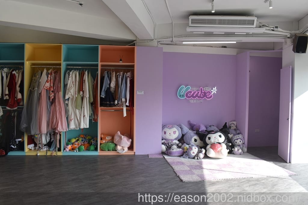 Ucube 韓式拍貼 台中一中店 | 全台第一間複合式韓式拍貼館 免費夢幻換衣間、整髮器、各式服裝、配飾 現場列印之外，另外還有電子檔（敲可愛的動動GIF）