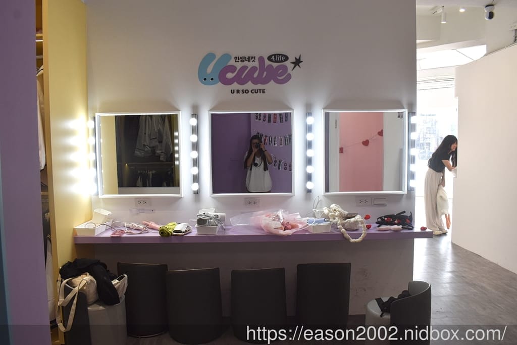 Ucube 韓式拍貼 台中一中店 | 全台第一間複合式韓式拍貼館 免費夢幻換衣間、整髮器、各式服裝、配飾 現場列印之外，另外還有電子檔（敲可愛的動動GIF）