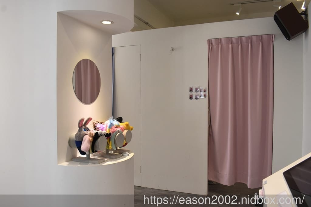 Ucube 韓式拍貼 台中一中店 | 全台第一間複合式韓式拍貼館 免費夢幻換衣間、整髮器、各式服裝、配飾 現場列印之外，另外還有電子檔（敲可愛的動動GIF）