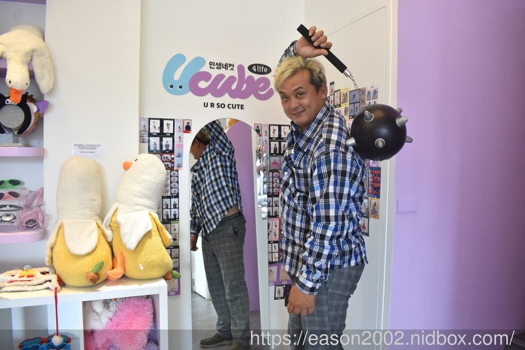 Ucube 韓式拍貼 台中一中店 | 全台第一間複合式韓式拍貼館 免費夢幻換衣間、整髮器、各式服裝、配飾 現場列印之外，另外還有電子檔（敲可愛的動動GIF）