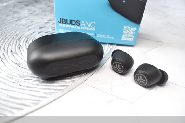 降噪耳機推薦 | JLab JBuds ANC 3 真無線藍牙耳機 防塵防水 無須擔心汗水與戶外下雨 還有內建充電線