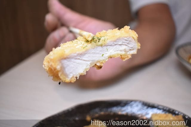 新莊最強咖哩飯 | 喜歡咖哩 中原店 蘊藏馬鈴薯香氣的咖哩醬汁 升級B套餐 起司厚蛋蓋在飯上 晉級的濃郁香氣 超逼人～！！！日式梅酒、沙瓦、啤酒，來店第一杯只要NT$50