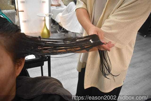 板橋染髮推薦 | AZONE髮廊-新月殿 染髮不分長短均一價 護髮買一送一 鉑金修護髮膜，持續有感一個月～！！！