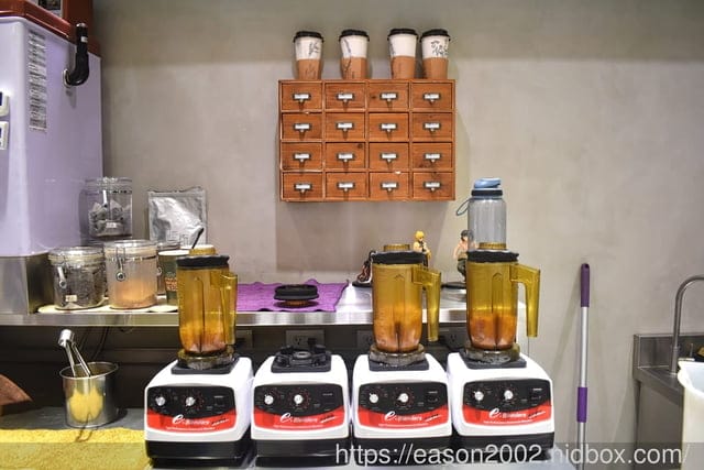 盤點西門町手搖「侍茶匠」必喝TOP 3，內行人必點超浮誇4公分厚 豆乳奶蓋|新品抹茶每杯手刷 30 秒！被抹茶耽誤的豆乳奶蓋專門店