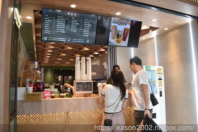 盤點西門町手搖「侍茶匠」必喝TOP 3，內行人必點超浮誇4公分厚 豆乳奶蓋|新品抹茶每杯手刷 30 秒！被抹茶耽誤的豆乳奶蓋專門店