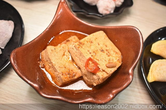 百元鍋物也有免費自助吧吃到飽！？ | 逸小鍋鍋物蘆洲店 湯頭多達20多種可以選擇，還有4款素食湯底 肉品買一送一