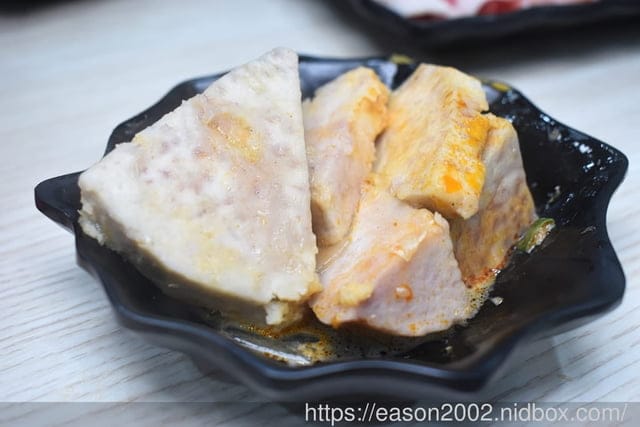 百元鍋物也有免費自助吧吃到飽！？ | 逸小鍋鍋物蘆洲店 湯頭多達20多種可以選擇，還有4款素食湯底 肉品買一送一