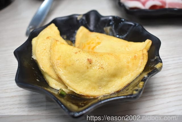 百元鍋物也有免費自助吧吃到飽！？ | 逸小鍋鍋物蘆洲店 湯頭多達20多種可以選擇，還有4款素食湯底 肉品買一送一