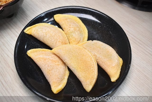 百元鍋物也有免費自助吧吃到飽！？ | 逸小鍋鍋物蘆洲店 湯頭多達20多種可以選擇，還有4款素食湯底 肉品買一送一