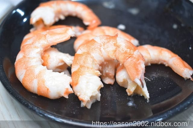 百元鍋物也有免費自助吧吃到飽！？ | 逸小鍋鍋物蘆洲店 湯頭多達20多種可以選擇，還有4款素食湯底 肉品買一送一