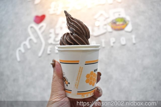 百元鍋物也有免費自助吧吃到飽！？ | 逸小鍋鍋物蘆洲店 湯頭多達20多種可以選擇，還有4款素食湯底 肉品買一送一