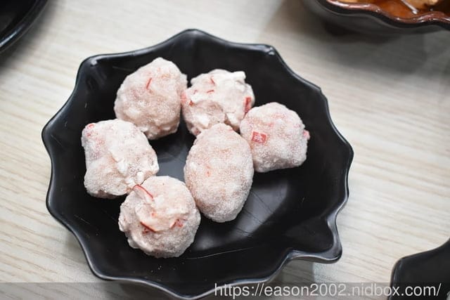 百元鍋物也有免費自助吧吃到飽！？ | 逸小鍋鍋物蘆洲店 湯頭多達20多種可以選擇，還有4款素食湯底 肉品買一送一