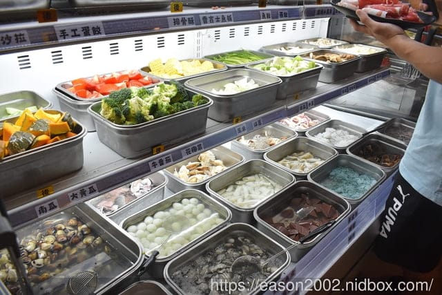 中和吃到飽鴛鴦鍋只要NT$499 | 何家香香麻辣鴛鴦鍋吃到飽 甘蔗大骨湯底＆正宗四川麻辣湯底 船凍海鮮、現切原塊肉品 食材新鮮又美味