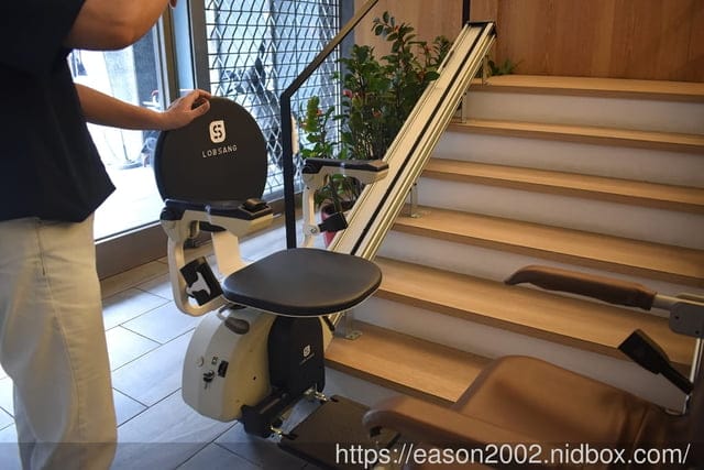 樓梯升降椅第一品牌 羅布森樓梯升降椅 | MIT精品 長輩、行動不便者的上下樓好幫手 安全語音提示，方便照顧者隨時注意狀況