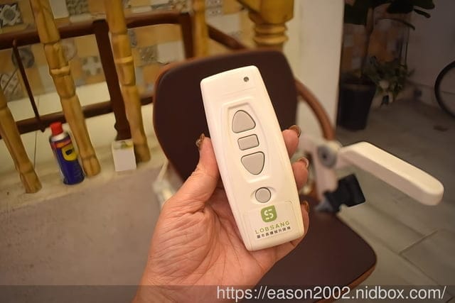 樓梯升降椅第一品牌 羅布森樓梯升降椅 | MIT精品 長輩、行動不便者的上下樓好幫手 安全語音提示，方便照顧者隨時注意狀況
