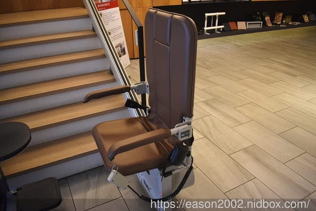樓梯升降椅第一品牌 羅布森樓梯升降椅 | MIT精品 長輩、行動不便者的上下樓好幫手 安全語音提示，方便照顧者隨時注意狀況