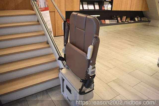 樓梯升降椅第一品牌 羅布森樓梯升降椅 | MIT精品 長輩、行動不便者的上下樓好幫手 安全語音提示，方便照顧者隨時注意狀況