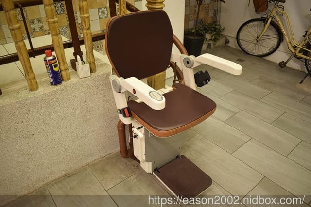 樓梯升降椅第一品牌 羅布森樓梯升降椅 | MIT精品 長輩、行動不便者的上下樓好幫手 安全語音提示，方便照顧者隨時注意狀況