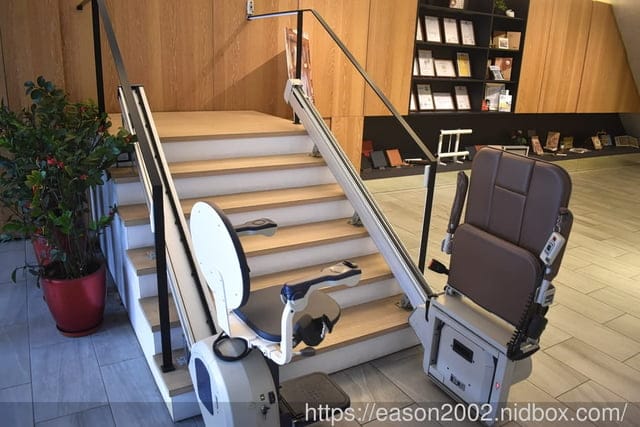 樓梯升降椅第一品牌 羅布森樓梯升降椅 | MIT精品 長輩、行動不便者的上下樓好幫手 安全語音提示，方便照顧者隨時注意狀況
