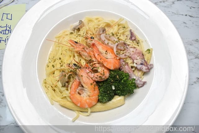 基隆八斗子美食 | 食光杯複合式餐飲基隆八斗子店 義大利麵、燉飯焗烤、燴飯、披薩、炸物、甜品、飲料等等 基隆海科館旁