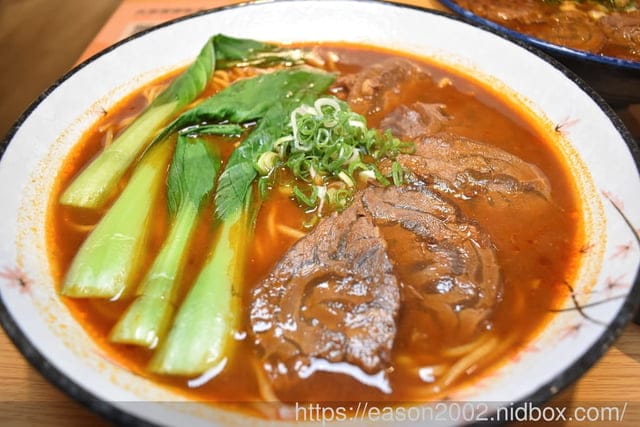 桃園牛肉麵推薦 | 集英會牛肉麵館-中央東店 濃郁醇厚的湯底 麵條Q彈有勁 飲料、冰淇淋無限量供應