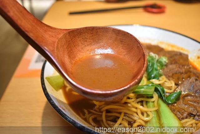 桃園牛肉麵推薦 | 集英會牛肉麵館-中央東店 濃郁醇厚的湯底 麵條Q彈有勁 飲料、冰淇淋無限量供應