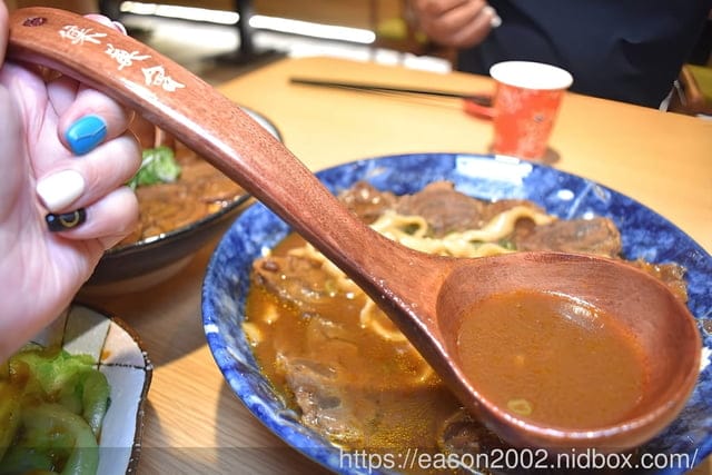 桃園牛肉麵推薦 | 集英會牛肉麵館-中央東店 濃郁醇厚的湯底 麵條Q彈有勁 飲料、冰淇淋無限量供應