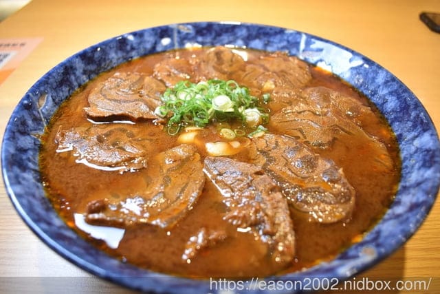 桃園牛肉麵推薦 | 集英會牛肉麵館-中央東店 濃郁醇厚的湯底 麵條Q彈有勁 飲料、冰淇淋無限量供應