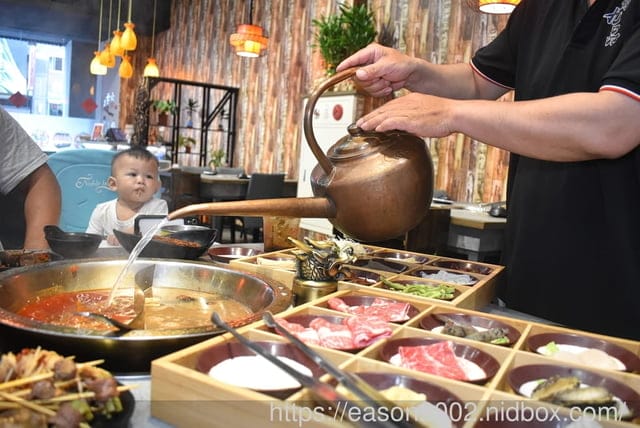 台中四川麻辣火鍋推薦 | 蜀九品四川麻辣火鍋 養生鍋 來自四川成都道地的好味道 正宗四川麻辣火鍋吃法