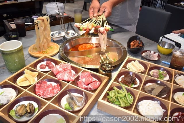 台中四川麻辣火鍋推薦 | 蜀九品四川麻辣火鍋 養生鍋 來自四川成都道地的好味道 正宗四川麻辣火鍋吃法