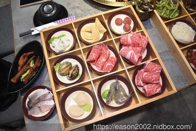 台中四川麻辣火鍋推薦 | 蜀九品四川麻辣火鍋 養生鍋 來自四川成都道地的好味道 正宗四川麻辣火鍋吃法