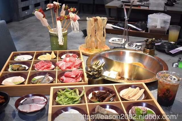 台中四川麻辣火鍋推薦 | 蜀九品四川麻辣火鍋 養生鍋 來自四川成都道地的好味道 正宗四川麻辣火鍋吃法