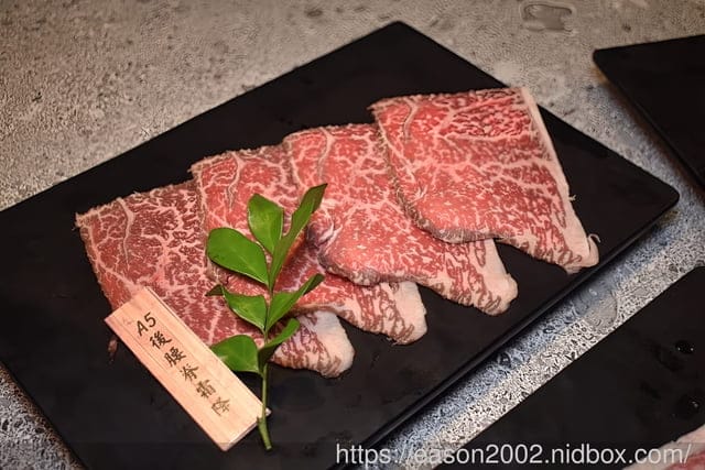桃園和牛吃到飽餐廳推薦 | 鬥佐燒肉桃園店 新菜單上線 加價NT$618 享日本A5和牛、鮭魚菲力無限量供應吃到飽 還有啤酒、沙瓦免費無限量暢飲
