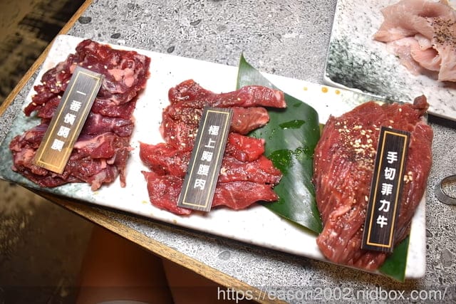 桃園和牛吃到飽餐廳推薦 | 鬥佐燒肉桃園店 新菜單上線 加價NT$618 享日本A5和牛、鮭魚菲力無限量供應吃到飽 還有啤酒、沙瓦免費無限量暢飲