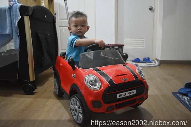 Snmartmom 聰明媽咪 | MINI Cooper 嬰幼兒造型滑步車 Push Car 台灣獨家代理 可拆卸操控推桿，輕鬆操控助步推行 兒童手推車、平衡車、兒童滑步車 推薦