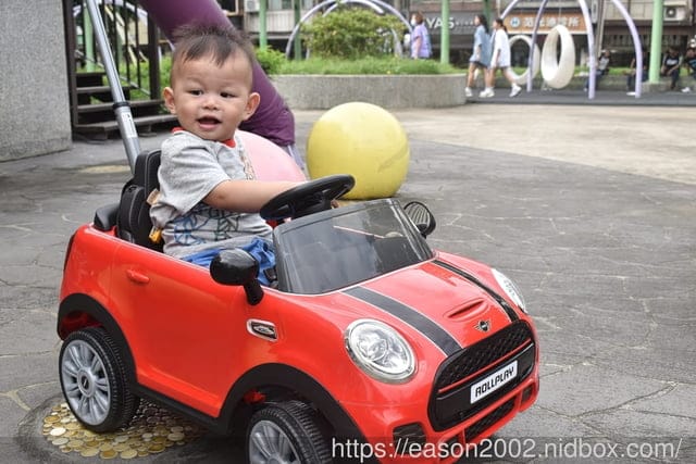 Snmartmom 聰明媽咪 | MINI Cooper 嬰幼兒造型滑步車 Push Car 台灣獨家代理 可拆卸操控推桿，輕鬆操控助步推行 兒童手推車、平衡車、兒童滑步車 推薦