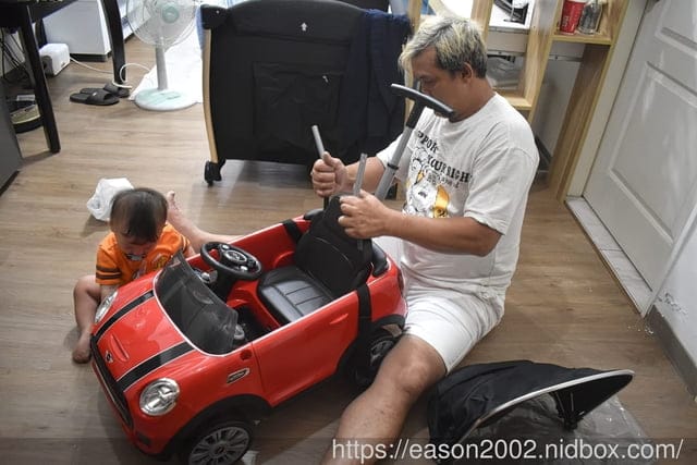 Snmartmom 聰明媽咪 | MINI Cooper 嬰幼兒造型滑步車 Push Car 台灣獨家代理 可拆卸操控推桿，輕鬆操控助步推行 兒童手推車、平衡車、兒童滑步車 推薦