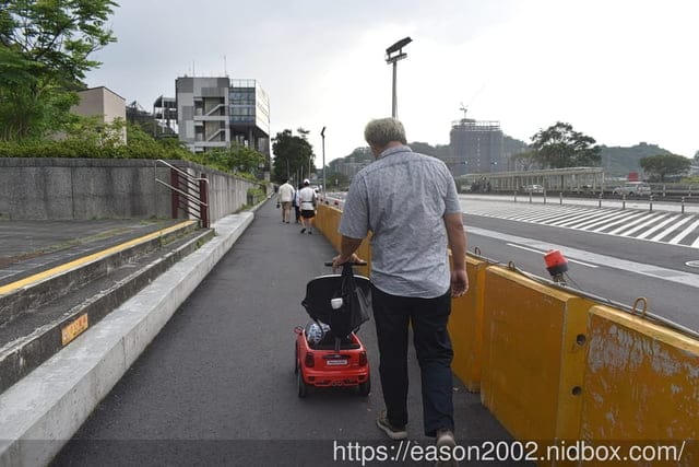Snmartmom 聰明媽咪 | MINI Cooper 嬰幼兒造型滑步車 Push Car 台灣獨家代理 可拆卸操控推桿，輕鬆操控助步推行 兒童手推車、平衡車、兒童滑步車 推薦