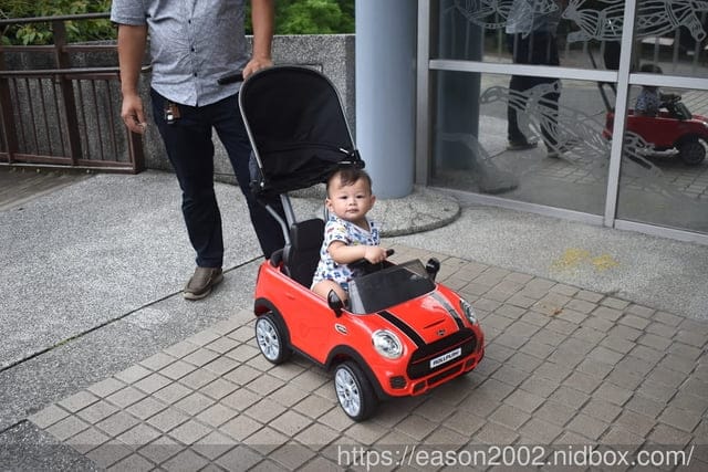 Snmartmom 聰明媽咪 | MINI Cooper 嬰幼兒造型滑步車 Push Car 台灣獨家代理 可拆卸操控推桿，輕鬆操控助步推行 兒童手推車、平衡車、兒童滑步車 推薦