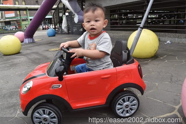 Snmartmom 聰明媽咪 | MINI Cooper 嬰幼兒造型滑步車 Push Car 台灣獨家代理 可拆卸操控推桿，輕鬆操控助步推行 兒童手推車、平衡車、兒童滑步車 推薦