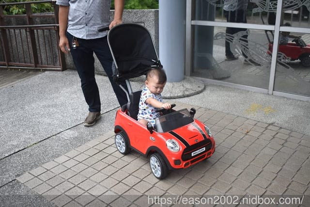 Snmartmom 聰明媽咪 | MINI Cooper 嬰幼兒造型滑步車 Push Car 台灣獨家代理 可拆卸操控推桿，輕鬆操控助步推行 兒童手推車、平衡車、兒童滑步車 推薦