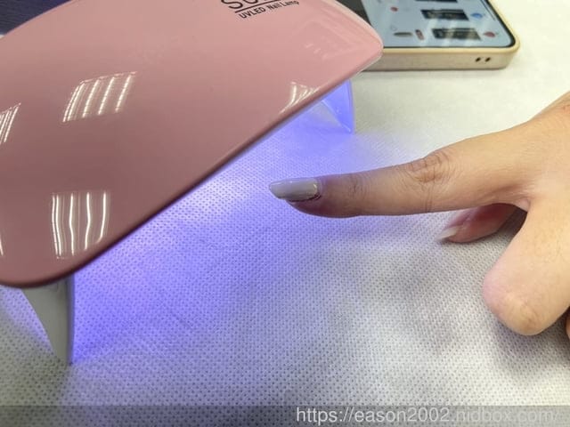 居家輕光撩指甲推薦 | 凝膠指甲貴俗俗，不如用 智繪美 iN5+極速調色光撩凝膠組 自己DIY動手做，一共有145色可選，貼鑽、彩繪貼紙都難不倒