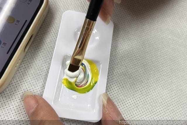 居家輕光撩指甲推薦 | 凝膠指甲貴俗俗，不如用 智繪美 iN5+極速調色光撩凝膠組 自己DIY動手做，一共有145色可選，貼鑽、彩繪貼紙都難不倒
