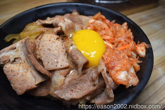 蘆洲父親節、情人節聚餐推薦 | 燒肉屋（蘆洲店）近徐匯中學捷運站 套餐、單點 都“狠”可以的炭火燒肉～