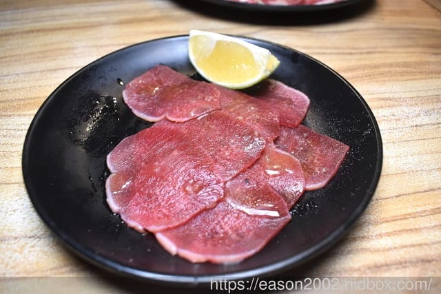 蘆洲父親節、情人節聚餐推薦 | 燒肉屋（蘆洲店）近徐匯中學捷運站 套餐、單點 都“狠”可以的炭火燒肉～